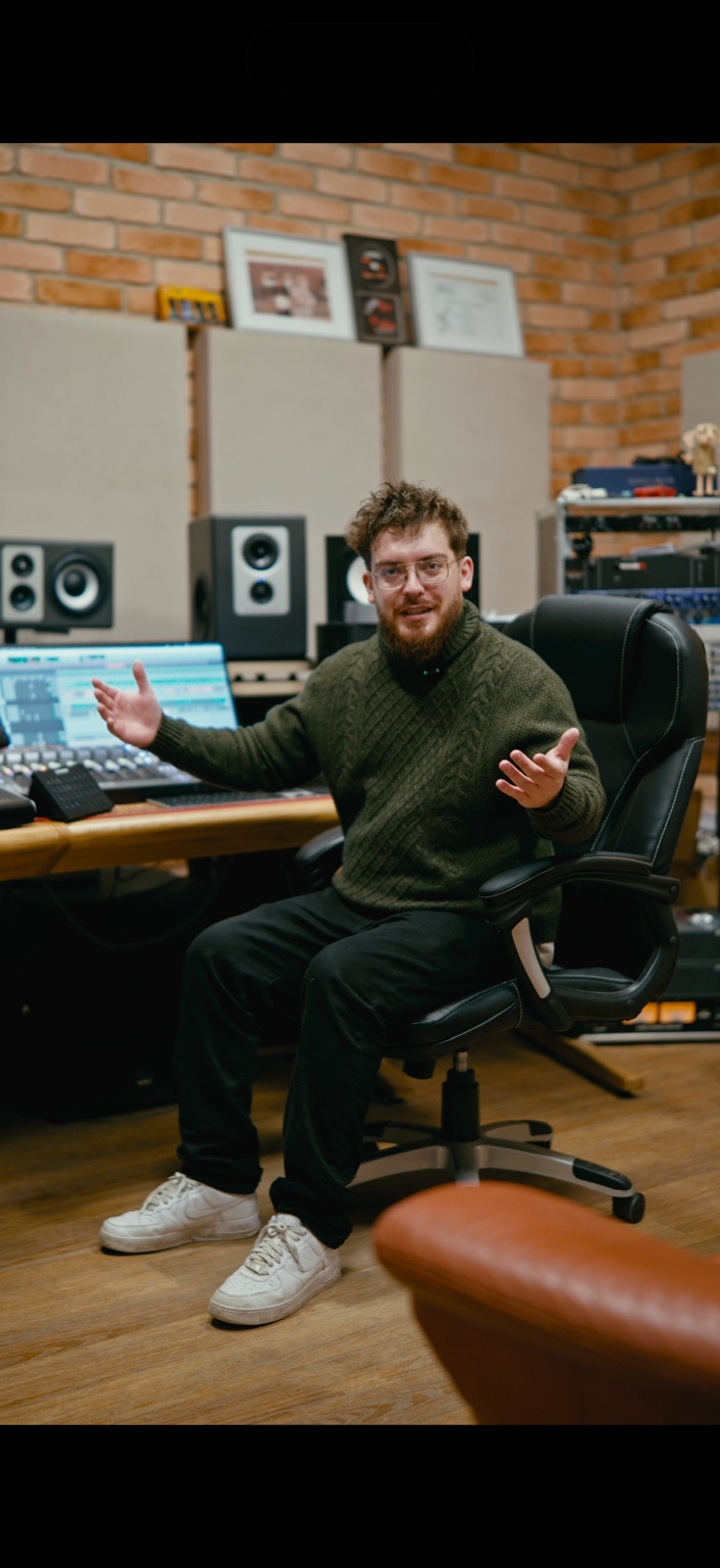 Jan Wiliński w studiu MIX-JW